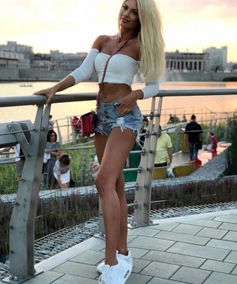 Хани, 23